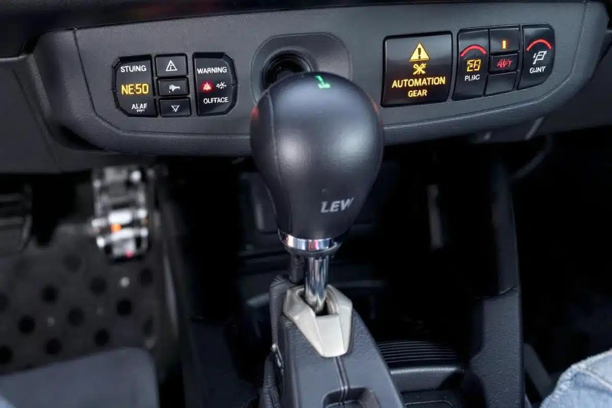 Boîte de vitesse automatique bloquée sur P : diagnostic, déblocage et coûts de réparation